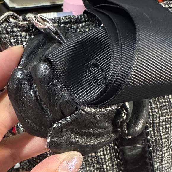 Brighton Tweed black patent leather floral shoulder bag. - Picture 13 of 13